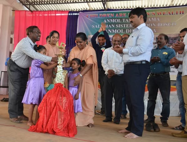 Anmol Dhamaka 2018 Annual Event for 850 Children