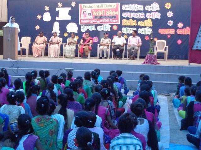 Adolescent ‘melo’ gathering for 200 girls in Dakor