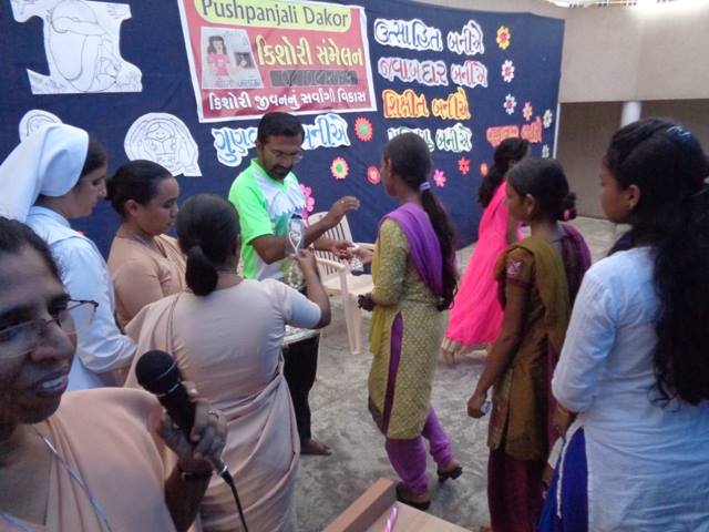 Adolescent ‘melo’ gathering for 200 girls in Dakor