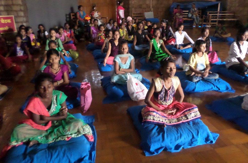 Picnics for children from various centers